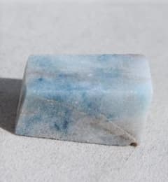 ［青の透過］糸魚川翡翠 入りコン沢 青翡翠 13.9g