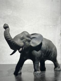 ヴィンテージ 鉄製 象／ゾウのオブジェ 】リアルな表情で造りも良いです ヴィンテージ 鉄製 象／ゾウのオブジェ 】リアルな表情で造りも良い