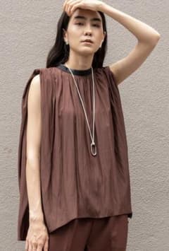★kiyo様専用★GISELe掲載　ギャザー2WAYスリーブトップスのサムネイル