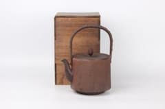 南部鉄瓶 光原社 北鳳造 身在銘　寸筒鉄瓶　約1300ml 霰 EM3-13 南部鉄瓶 光原社 北鳳造 身在銘 寸筒鉄瓶 約1300ml 霰 EM3-13 - メルカリ