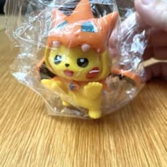 メガポンチョを着たピカチュウフィギュア メガリザードンY