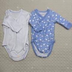 ベビー　肌着 ボディスーツ　ロンパース 2枚セット 60 ユニクロ　長袖　前開きのサムネイル