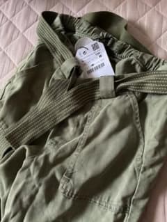 新品！ZARA ザラ　カーゴパンツ　ベルトつき。134のサムネイル