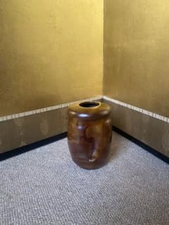 時代 井戸茶碗 樊川窯 安東五 作 木箱入 韓国 樊川窯 安東 五 作 青磁雲鶴 茶碗 無傷 共箱。