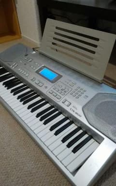 ゆぅさん専用⭐CASIOピアノキーボードCTK-800　アダプター付きのサムネイル