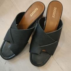 新品 nouer サンダル 黒 ブラック 太ヒールのサムネイル