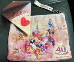 ポーチ❤︎カードキー　宿泊者限定特典40周年　ディズニー　ディズニーランドホテルのサムネイル