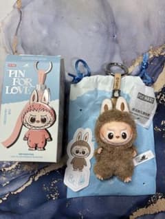【&】ラブブ イニシャルTHE MONSTER PIN FOR LOVEのサムネイル