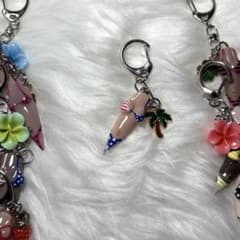 【現品】ネイルチップキーホルダー ビキニ ギャル キーホルダー ネイルチップのサムネイル