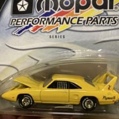 Mopar Plymouth Superbird イエローのサムネイル