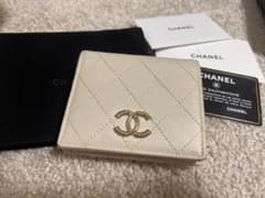 とまと様 CHANEL キャビアスキン 二つ折り財布 ホワイト - メルカリ