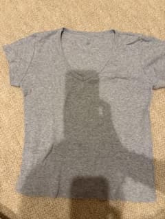 Brandy Melville Vネック Tシャツ グレーのサムネイル
