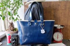 イタリア産グロスネイビーブルー牛革レザートートバッグ Lサイズ