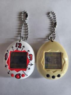 初代たまごっち 　ユニクロたまごっち2個セット 動作確認済み 初代たまごっち ユニクロたまごっち2個セット 動作確認済み - メルカリ