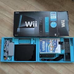Wii本体 (クロ) Wiiリモコンプラス2個、Wiiスポーツリゾート同梱 箱付