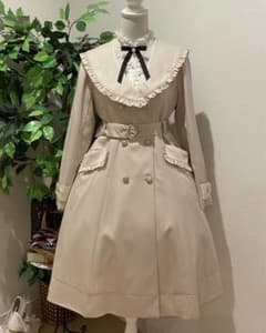 【値下げ】アマベル　トレンチコートのサムネイル