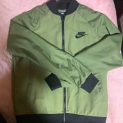 NIKEのサムネイル
