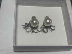 Dior ロゴ付きパールピアスのサムネイル
