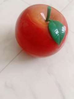 りんご型のハンドクリームのサムネイル