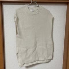 ユニクロ 白ベストのサムネイル
