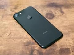 iPhone 7 128GB ブラック（SIMロック解除済み）のサムネイル