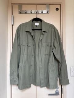 H&M リラックスフィット ミリタリージャケット オリーブグリーンのサムネイル