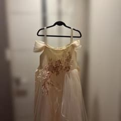 キッズ フォーマルドレス オフショルダー 花柄装飾のサムネイル