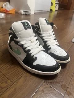 Nike Air Jordan 1 ミッド　 ホワイト/ブラック/グリーンのサムネイル