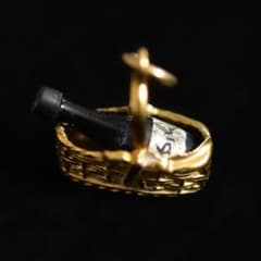 英国アンティーク K9 375刻印 ワインボトル入りバスケットのチャーム