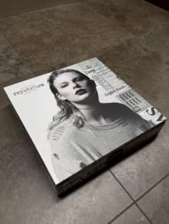 直筆サイン付き❗️Taylor Swift reputation VIP BOX - メルカリ