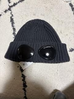 美品C.P. COMPANY サングラス付きニット帽 UNI チャコールグレー