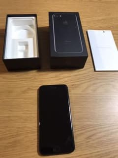 iPhone 7 Jet Black 256GB SIMロック解除　一部画面割れのサムネイル