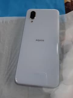 AQUOS スマートフォン ホワイト 本体 - メルカリ