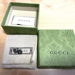 GUCCI シルバー ロゴ入りスタッドピアスのサムネイル