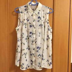 明日まで価格♡mysty woman♡花柄トップスのサムネイル