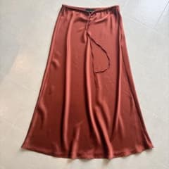 ZARA ローウエストサテンロングスカートのサムネイル