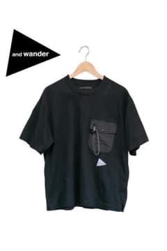 and wander 黒 Tシャツ ジッパーポケット付き