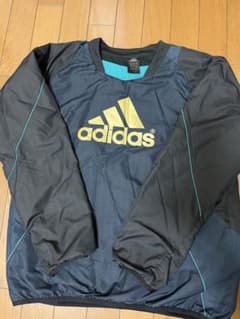美品⭐︎adidas アウターのサムネイル