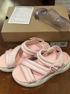 新品未使用正規品⭐︎希少！ピンク！UGG厚底スポーツサンダル6.5/23.5㎝のサムネイル
