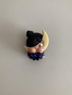 POPMART crying to the moon the half moonのサムネイル