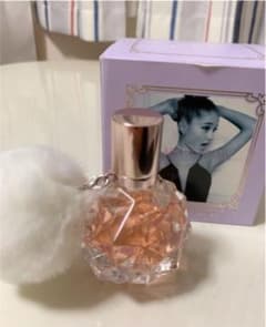 アリアナグランデ　Ariana Grande  香水のサムネイル