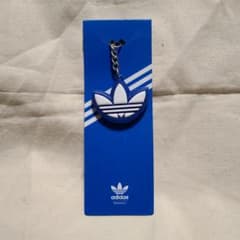 adidas トレフォイル型 キーチェーン
トレフォイル型のキーチェーンのサムネイル