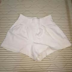ショートパンツのサムネイル