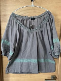 Culture Medium オフショルダーグレーシャツ Fサイズのサムネイル