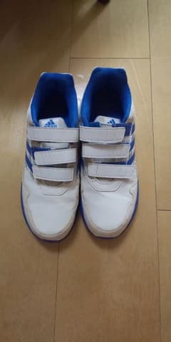 adidas キッズスニーカー 22.5cm 即購入可のサムネイル