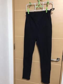 ユニクロ マタニティパンツ 黒のサムネイル