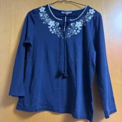 LAURA ASHLEY 新品タグ付き 刺繍入り長袖カットソー ネイビー Mのサムネイル