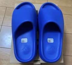 早い物勝ち　adidas YEEZY Slide "Azure"のサムネイル