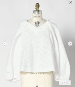 2026ss DRAWER SPRING2 コットンVネックブラウス 2026ss DRAWER SPRING2 コットンVネックブラウス - メルカリ