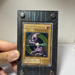 s*u様 300円から！ 遊戯王 ブラックマジシャン レリーフ - メルカリ